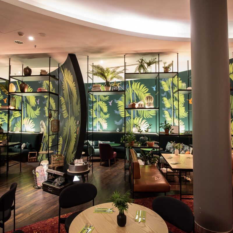 mural botaniczny w restauracji