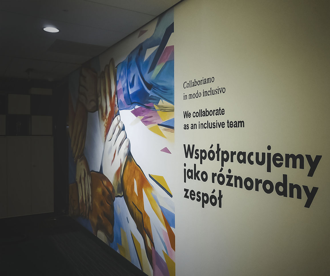 mural-przestawiajacy-wartosci-firmy-farmaceutycznej-"roznorodnosc"