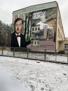 mural-na-szkole-jak-upamietnic-patrona