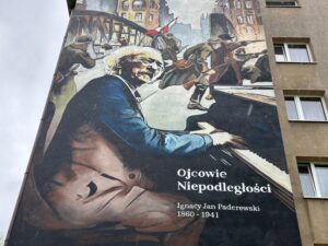 mural-patriotyczny-paderewski-zblizenie